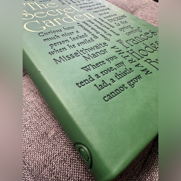 The Secret Garden by Frances Hodgson Burnett - Picture 3 of 6